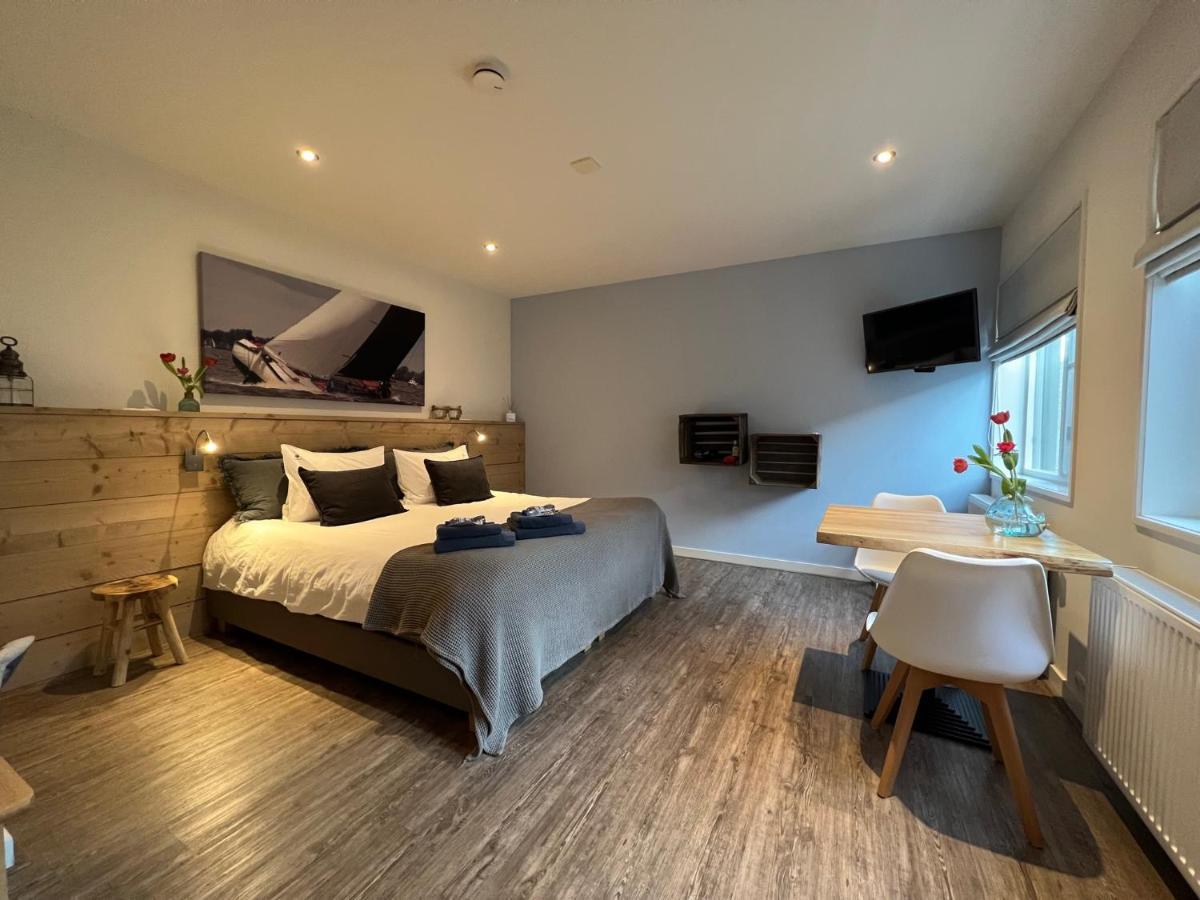 Mid83 Bed and Breakfast Woudsend Exteriör bild